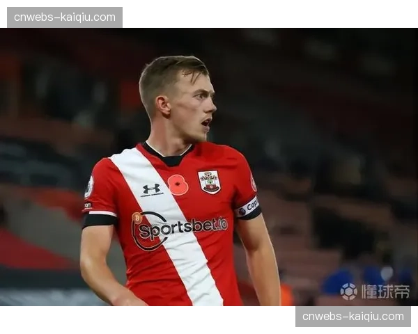 特写：终场哨响，确定降级的南安普顿队长沃德-普劳斯低头掩面