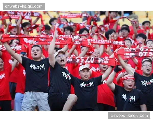 通讯：马赛主场球迷抗议活动导致比赛中断15分钟